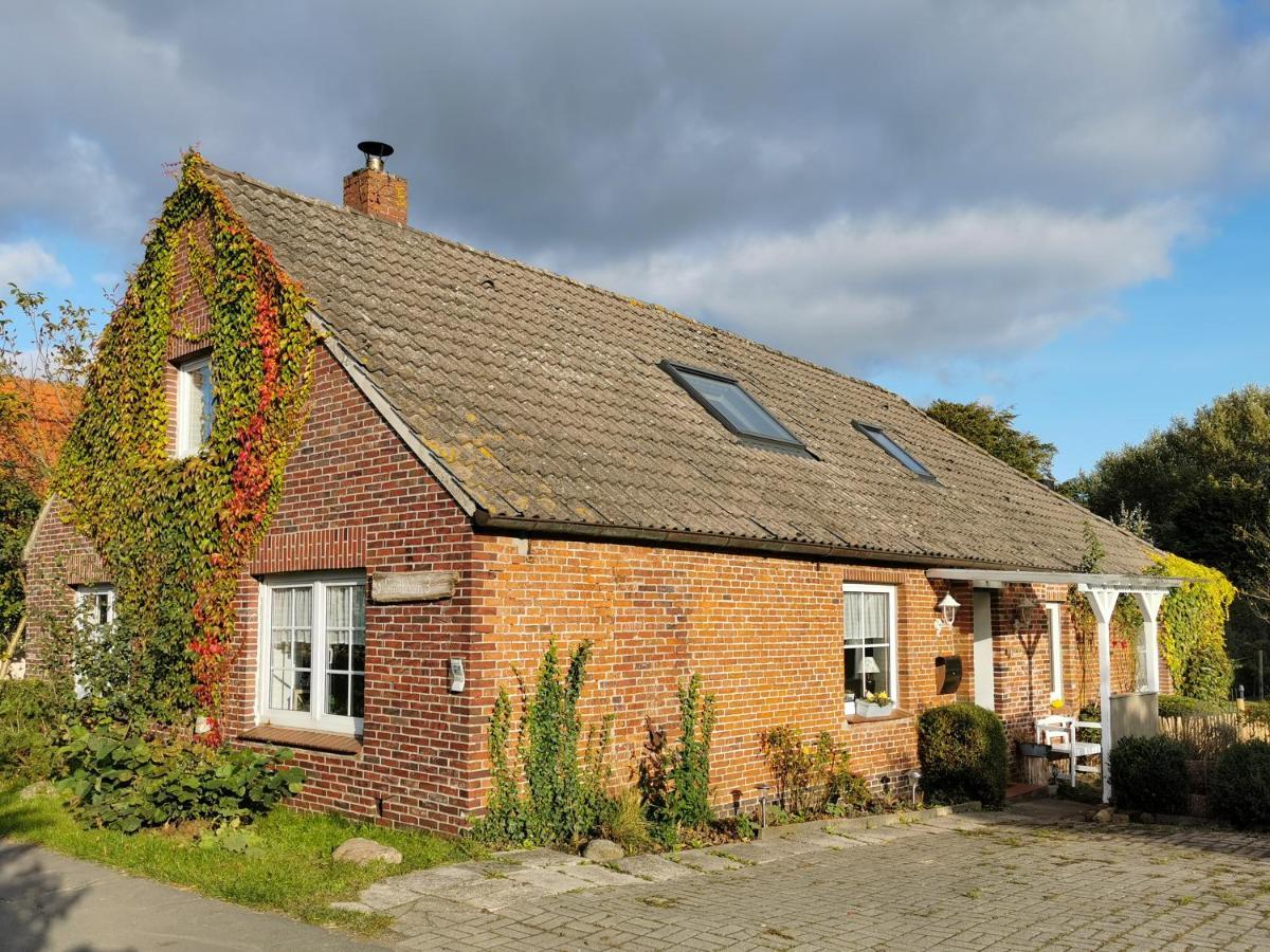 Ferienglueck An Der Nordsee Buche Deine Erdgeschoss-Ferienwohnung Mit Kamin Terrasse Und Eingezaeuntem Garten Fuer Unvergessliche Auszeiten Altfunnixsiel Экстерьер фото